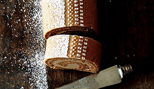 モカロールケーキ